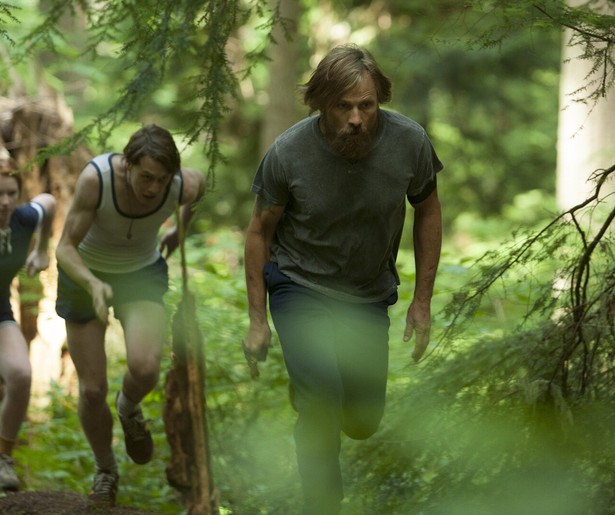 Viggo Mortensen voedt zijn kinderen op in het bos in Captain Fantastic