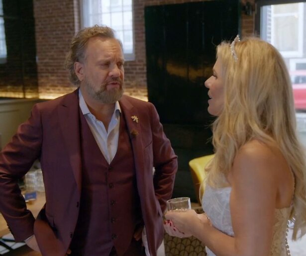 Hoe zit het eigenlijk met het huwelijk van Married at First Sight-presentator Carlo Boszhard?