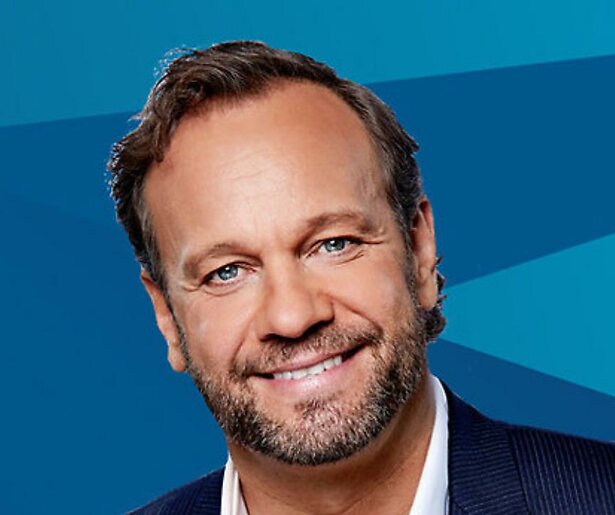 Carlo moet verplicht rust nemen: 'Lig dus met het been omhoog'