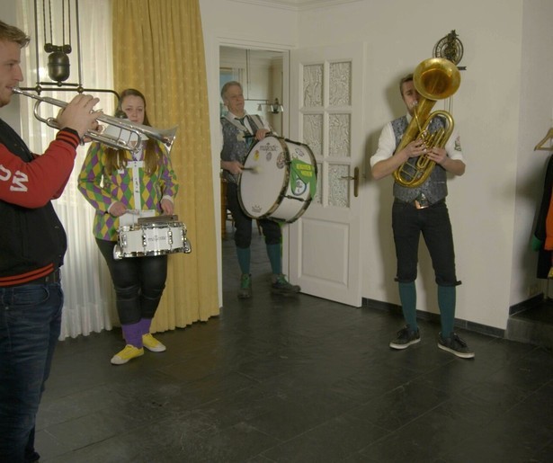 Carnavalvierders vertellen vrolijke en ontroerende verhalen over hun favoriete feest