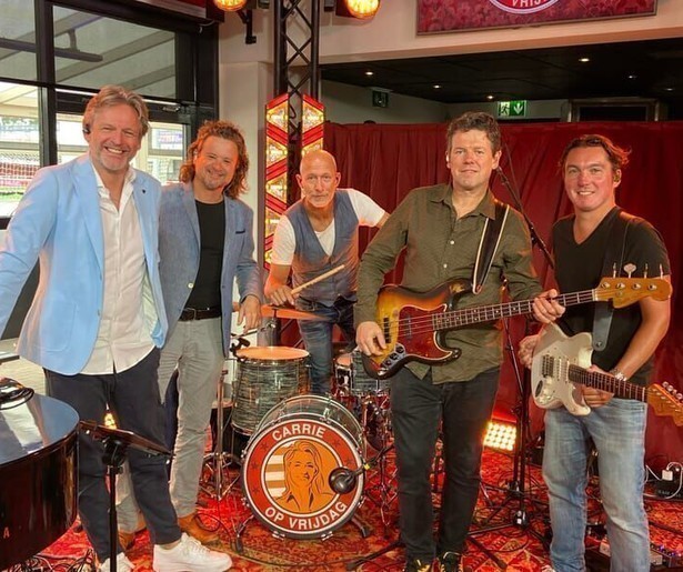 De Nick Bult Band is weer van de partij in deze aflevering van Carrie op Vrijdag