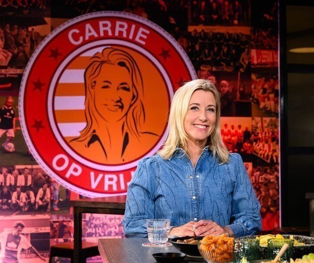Carrie ten Napel sluit het seizoen van haar talkshow Carrie op Vrijdag af op NPO1
