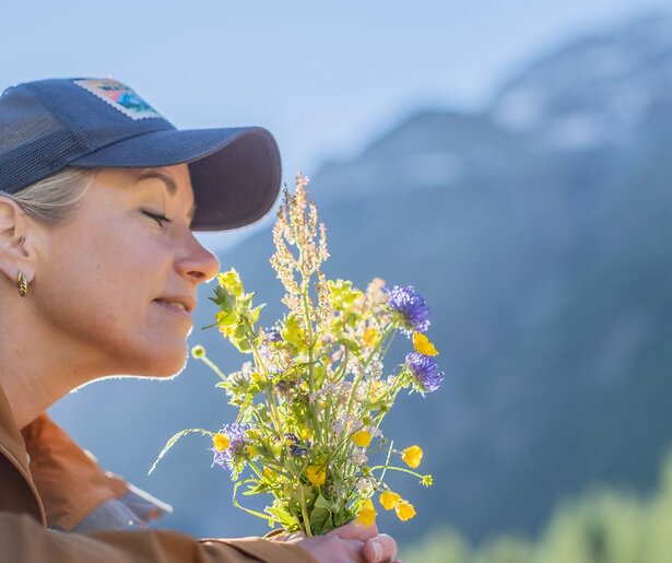 Carrie ten Napel haalt jeugdherinneringen op in Een Jaar in de Alpen