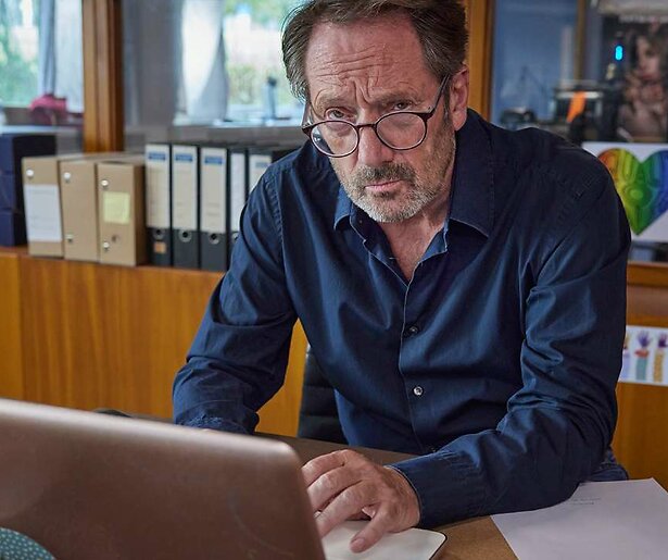 Satirische serie Cast met Gijs Scholten van Aschat maakt zijn debuut