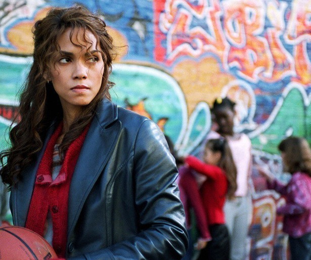 Halle Berry verandert in een heethoofd in Catwoman