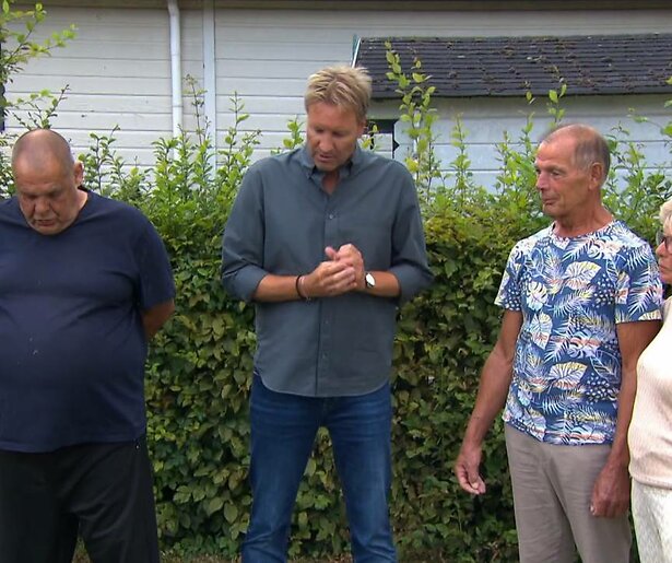 Naakt bommetje zet burenruzie op scherp in Mr. Frank Visser Doet Uitspraak