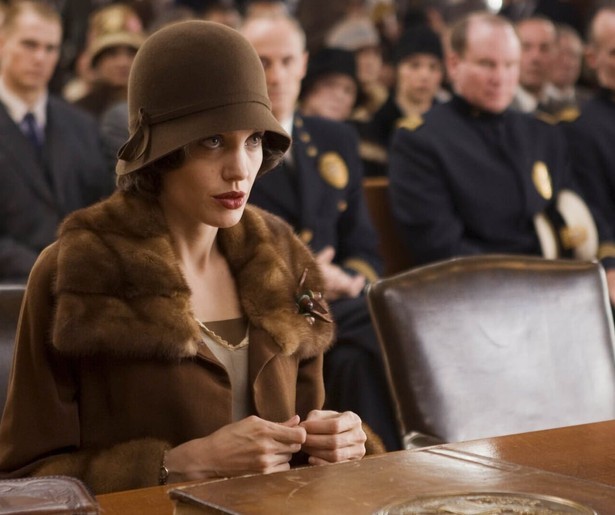 Angelina Jolie gaat op zoek naar de waarheid in Changeling