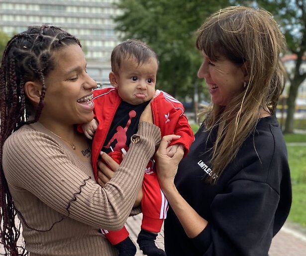 Deze BN'ers doen mee aan het nieuwe seizoen van Vier Handen Op Eén Buik