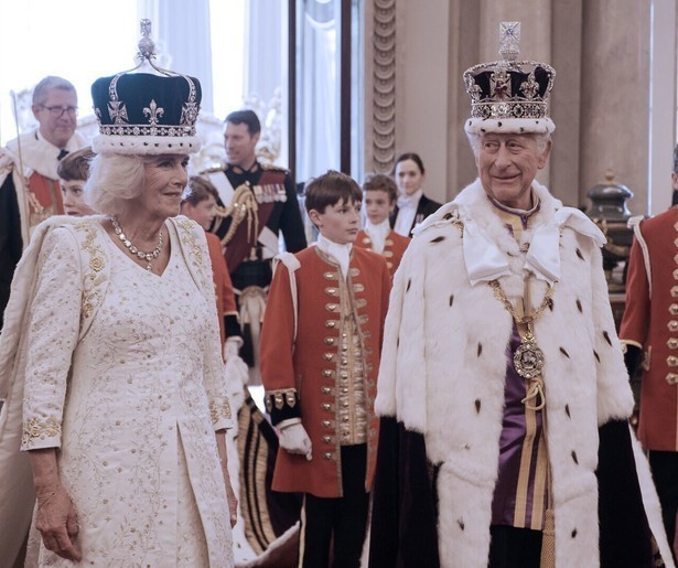 Koning Charles en koningin Camilla laden op in hun Schotse zomerresidentie Balmoral Castle
