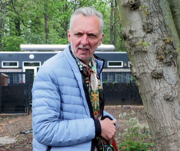 Erica en Martien gaan op zoek naar een vakantiehuisje in Chateau Meiland