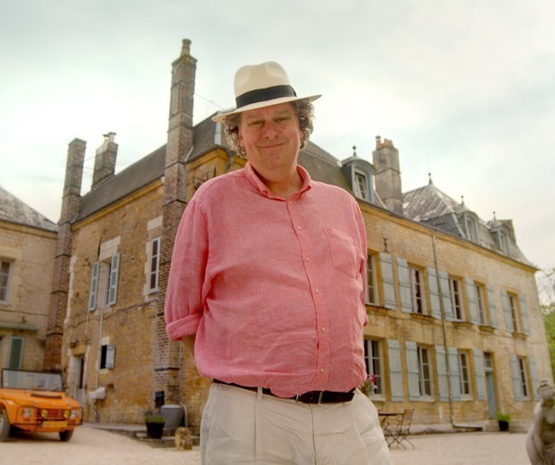 Diederik Ebbinge is vanuit Frankrijk terug met het satirische programma Chateau Promenade