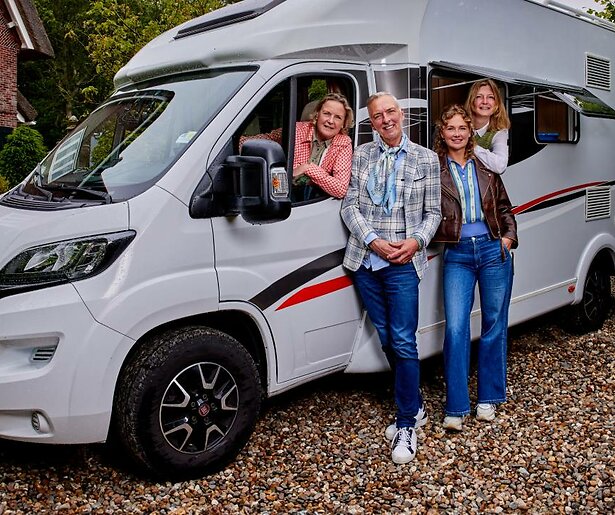 SBS6 aan de haal met Chateau Meiland: En Route