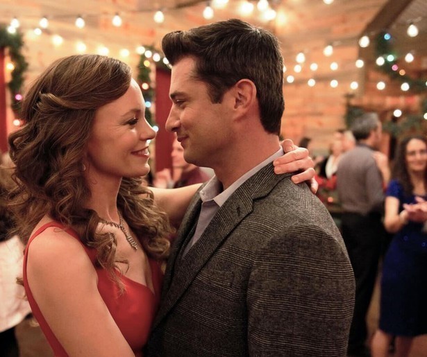 Rachel Boston gaat samenwerken met de vijand in Check Inn to Christmas