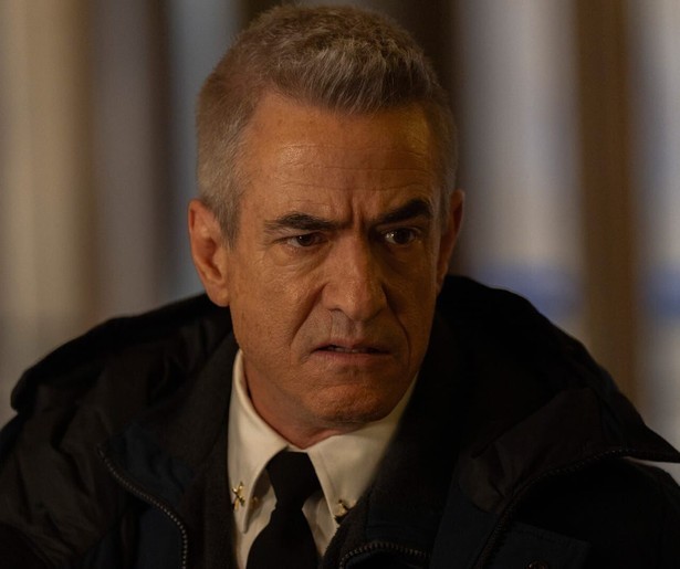 Dermot Mulroney voert in Chicago Fire een wanhopige strijd voor gerechtigheid
