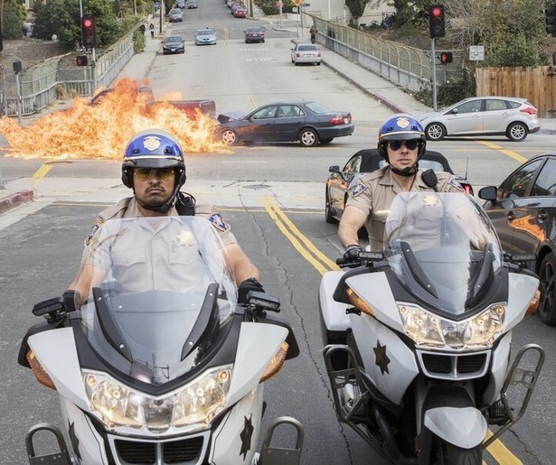 Michael Peña maakt Los Angeles (on)veilig in CHiPs