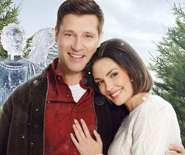 Taylor Cole probeert het ijssculpturenfestival in ere te herstellen in Christmas Festival of Ice