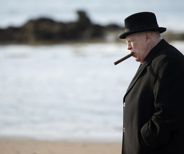 Brian Cox probeert D-Day tegen te houden in Britse oorlogsfilm Churchill
