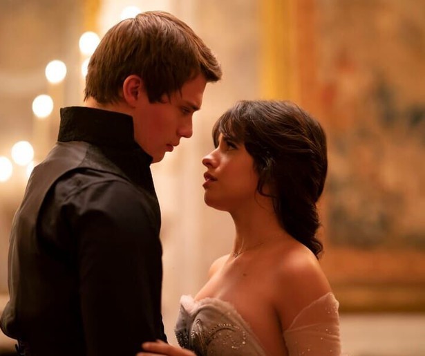 Camila Cabello is een overtuigende Assepoester in nieuwste Cinderella-verfilming