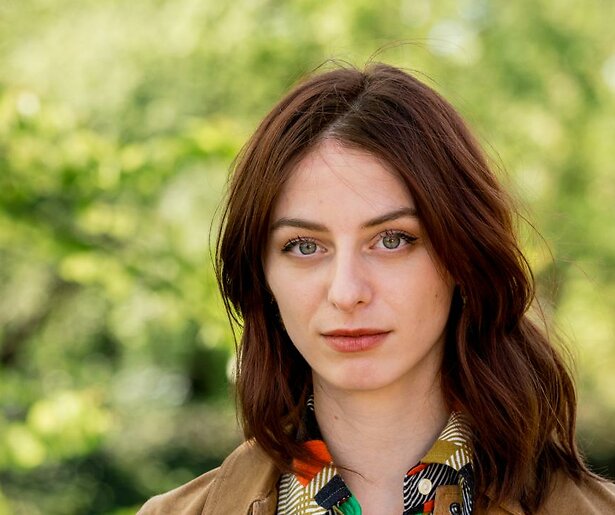 Claire Bender maakt samen met haar vrienden Mont Ventoux onveilig in nieuwe aflevering Dertigers