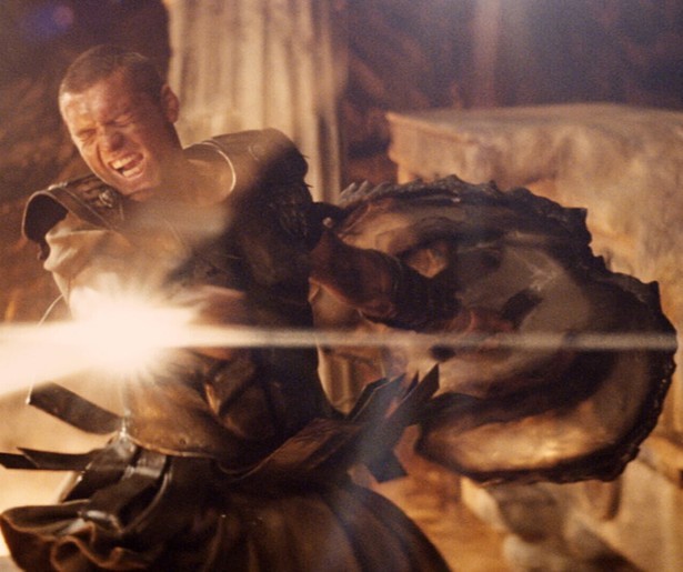 Sam Worthington vecht tegen de god van de onderwereld in actiefilm Clash of the Titans