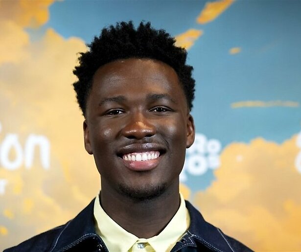 Claude zingt ESF-nummer live in speciale Eva-aflevering