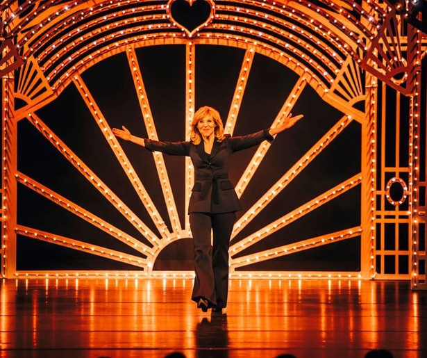 Claudia de Breij laat weer eens zien wat ze kan in de tv-registratie van Claudia de Breij: Wat Als