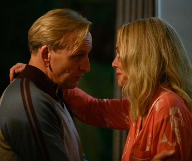 Connie Nielsen steelt de show in Britse serie Close To Me