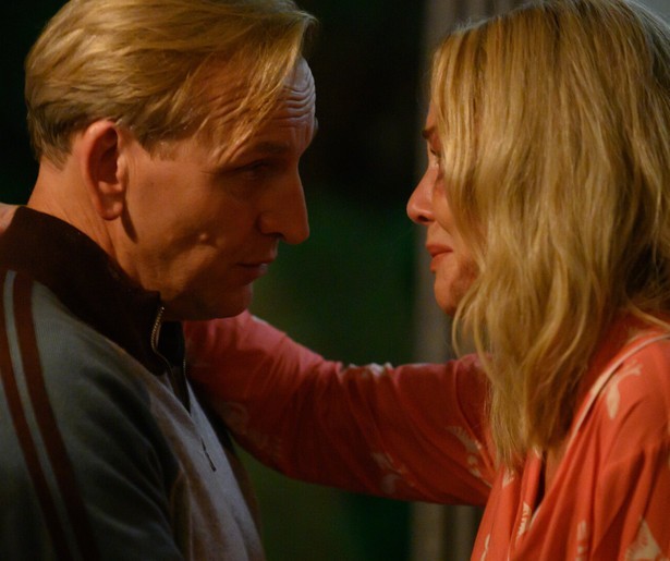 Lukt het Rob om Jo te helpen in Close to Me? 