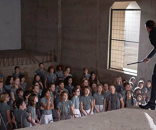 Roeland Fernhout sluit alle lelijke kinderen op in De Club van Lelijke Kinderen