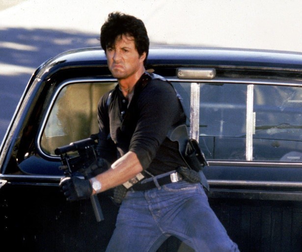 Sylvester Stallone jaagt op allerlei ongure types in Cobra