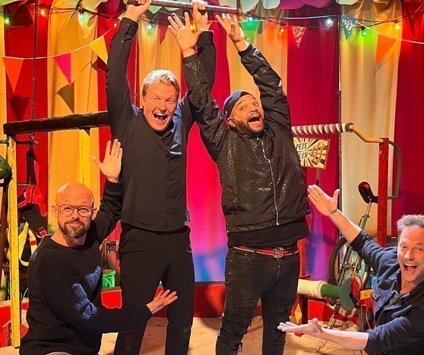 Thomas Berge en Brace vluchten voor een criminele clown in Code van Coppens