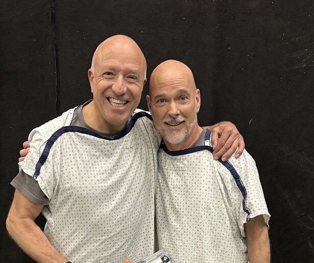 Tom Coronel en Rob Kamphues nemen het in Code van Coppens op tegen Worthy de Jong en Arvin Slagter