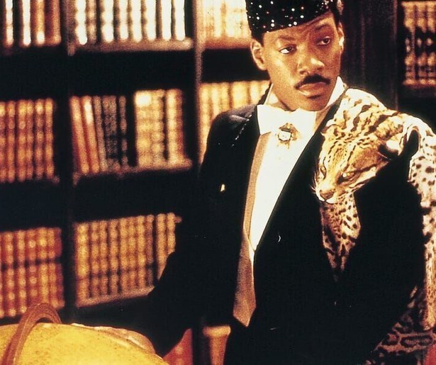 Eddie Murphy gaat op zoek naar een geschikte bruid in Coming to America
