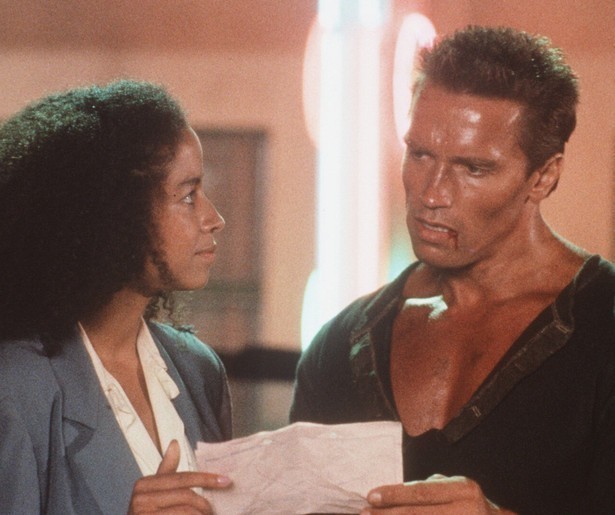 Arnold Schwarzenegger gooit alle remmen los in Commando