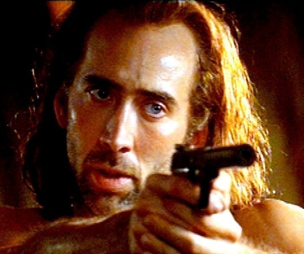 Nicolas Cage zit opgescheept met een vliegtuig vol criminelen in Con Air