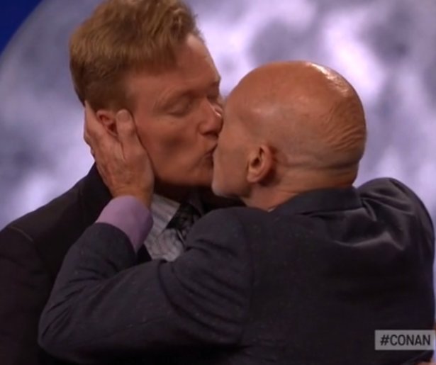 Patrick Stewart pleit voor zoenende heteromannen