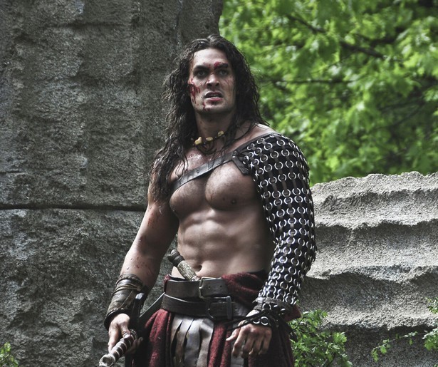 Jason Momoa trekt ten strijde als Conan the Barbarian