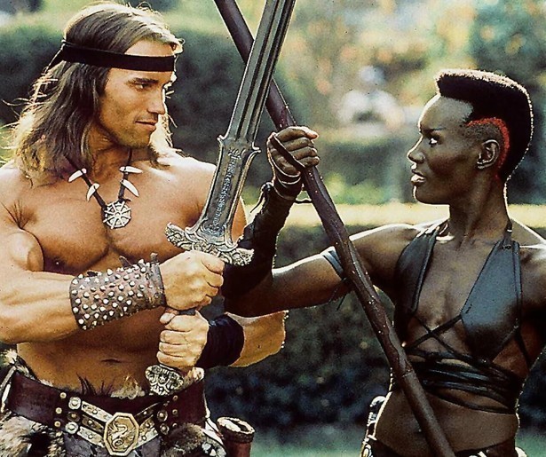 Arnold Schwarzenneger slaat de boel kort en klein in Conan the Destroyer