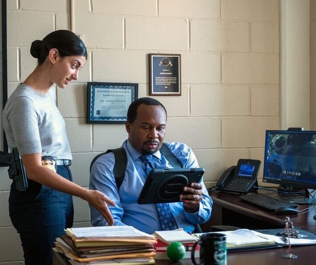 Jon Hamm wordt in Confess, Fletch verdacht van moord