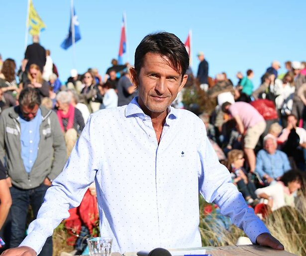 Cornald Maas is terug met een kersverse reeks van Opium op Oerol