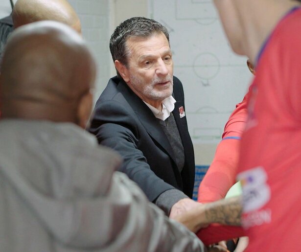 Zes fanatieke voetbaltrainers worden gevolgd in nieuw realityprogramma De Voetbaltrainer