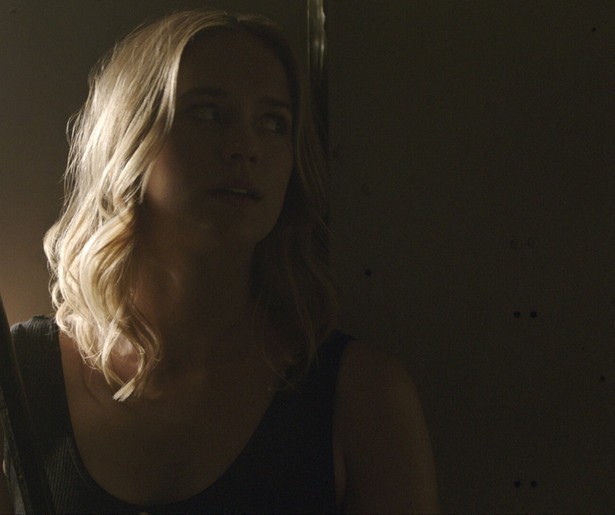 Elizabeth Lail vecht voor haar leven in Countdown