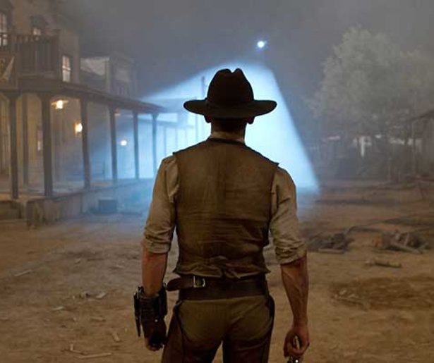 Cowboys & Aliens: Cowboy Daniel Craig knokt tegen aliens