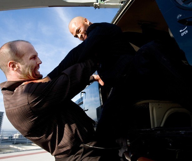 Jason Statham is een adrenalinejunk in actiefilm Crank
