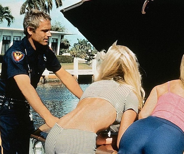 Bud Spencer en Terence Hill worden door een misverstand politieagenten in Crime Busters