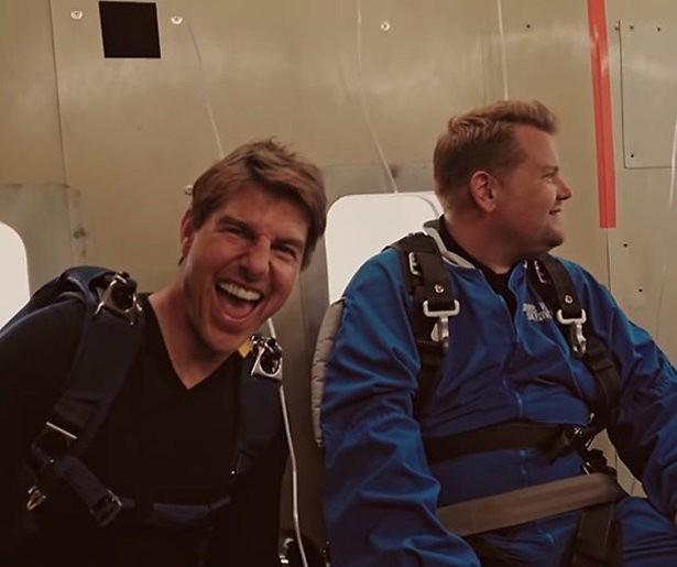 Videosnack: James Corden springt uit een vliegtuig met Tom Cruise