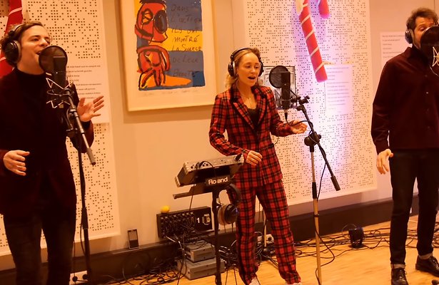 Nederland Theaterland zingt Daar Ben Jij