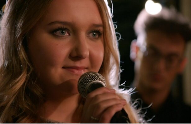 Zien: GTST-ster Noa Zwan zingt kerstklassieker Have Yourself A Merry Little Christmas