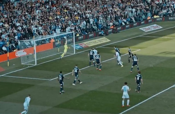 Russell Crowe voice-over bij schitterende docu Leeds United