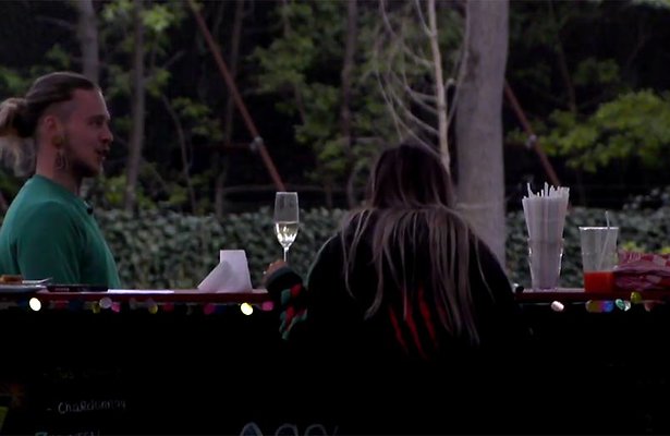 Videosnack: Dylan dreigt in Utopia de poten van Gerrit te breken